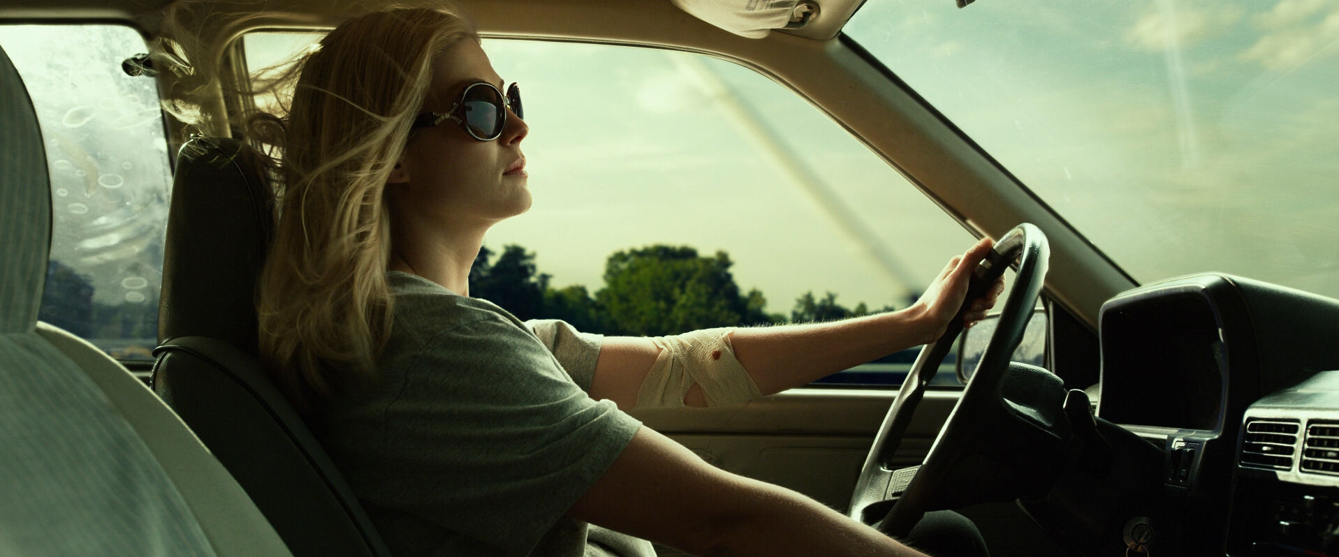 Normal Lens Shot Example Normal Lens Shot of Rosamund Pike from Gone Girl